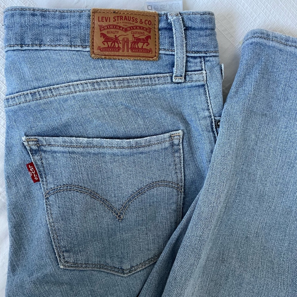 Levi’s size 27